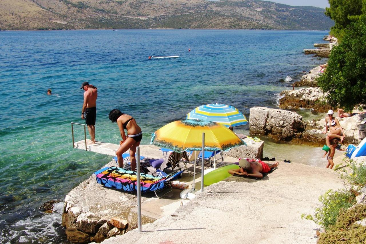Apartments By The Sea Seget Vranjica, Trogir - 7508 מראה חיצוני תמונה