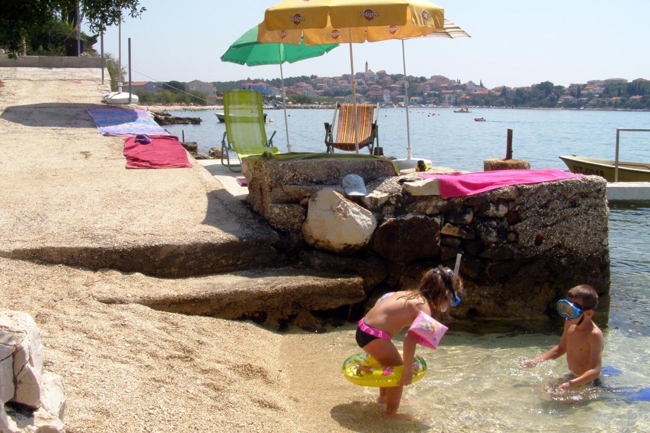 Apartments By The Sea Seget Vranjica, Trogir - 7508 מראה חיצוני תמונה