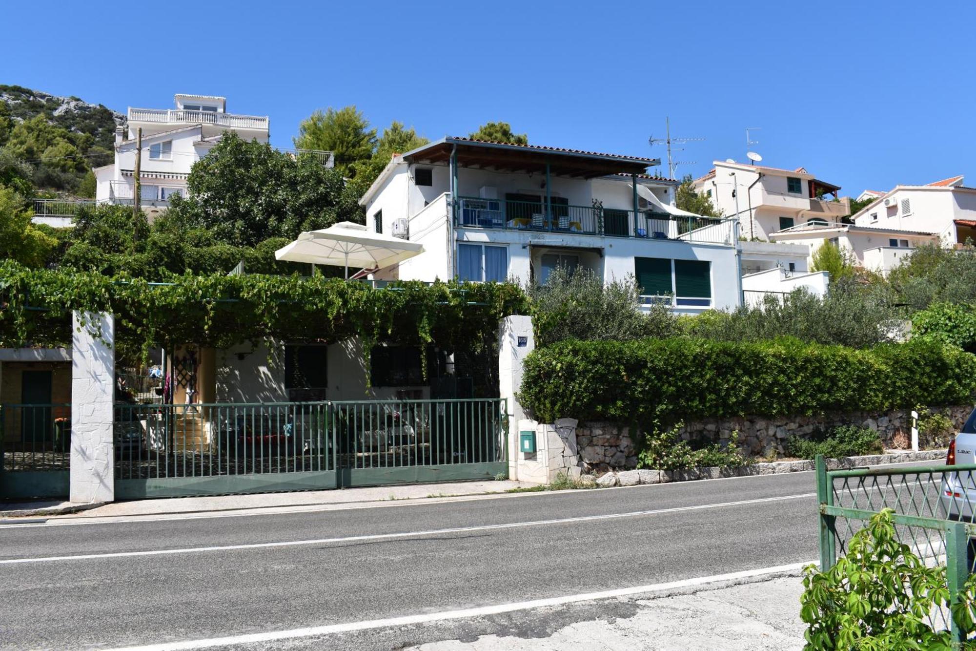 Apartments By The Sea Seget Vranjica, Trogir - 7508 מראה חיצוני תמונה